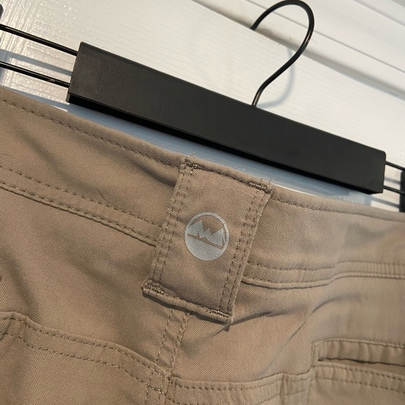 Wrangler Mens Size 32x30 Khaki Nylon Stretch Zip Up Cargo Hiking Outdoor Pants - Picture 7 of 8